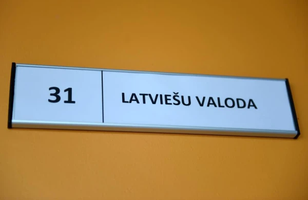 IKVD: Trešdaļai skolu ir būtiskas grūtības pārejā uz mācībām tikai latviešu valodā
