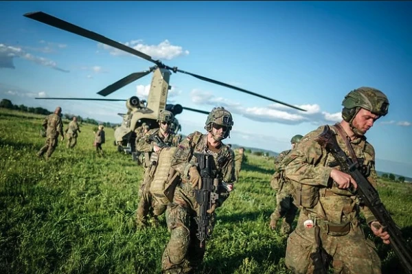 Zviedru militārpersonas uzkāpušas uz nākamā no Krievijas kuģa «Mihails Dudins»