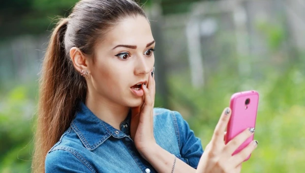 Vientulība tīklā: kāpēc sociālie mediji kaitē jūsu seksuālajai dzīvei