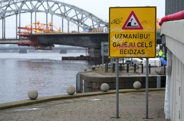 «Mēs, protams, varam mēģināt izdzīvot, bet...»: «Rail Baltica» var palikt bez naudas