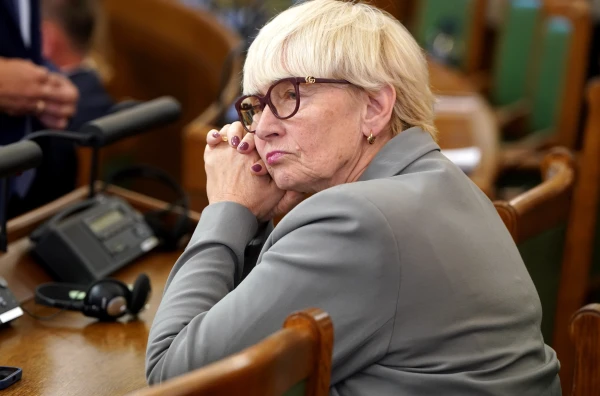 Koalīcija jau otro nedēļu nespēj nodrošināt vismaz 50 balsis