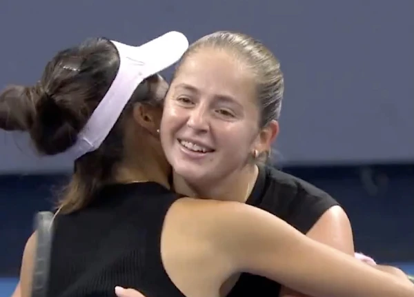 Ostapenko sasniedz Pekinas turnīra dubultspēļu pusfinālu