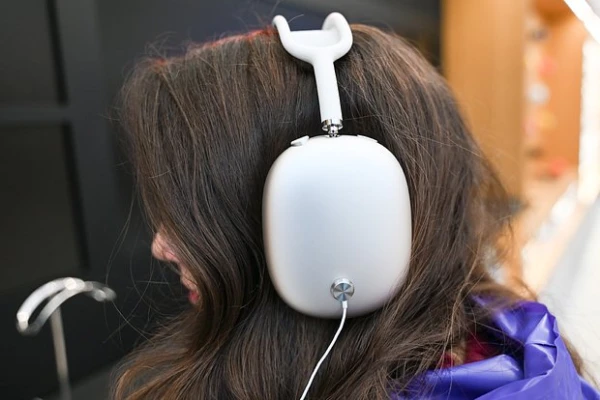 Šausmas: Apple austiņu lietotāji dzird svilpienus ausīs