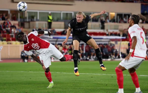 «Barcelona» gatava šķirties no vairākiem futbolistiem, lai parakstītu Holandu