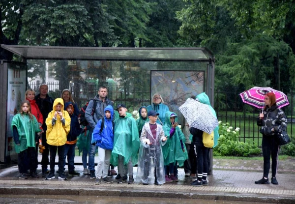 Tartu vairāk nekā 100 putni katru gadu iet bojā pie autobusu pieturām. Ko darīt?