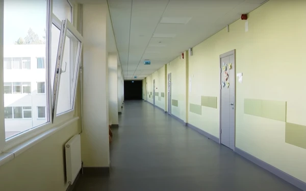 Pāreja uz mācībām valsts valodā notiek grūti
