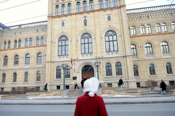 Latvijas zinātnisko universitāšu pozīcijas reitingā gada laikā uzlabojās nenozīmīgi
