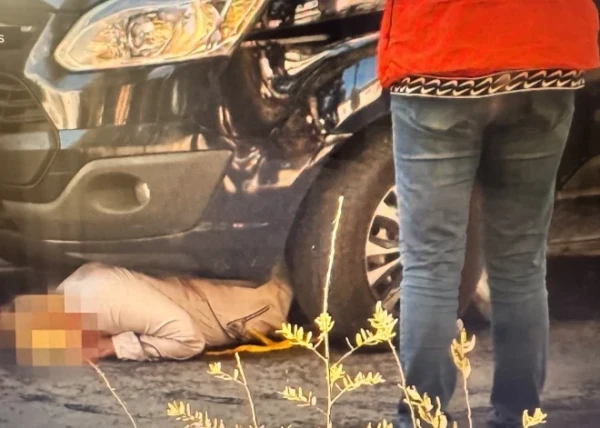 Tukumā sieviete nonākusi zem automobiļa