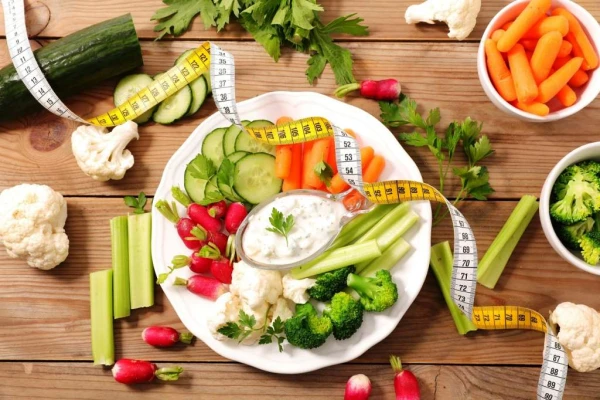 10 produkti, kuros ir mazāk par 100 kalorijām — ēdiet tos cik vēlaties!