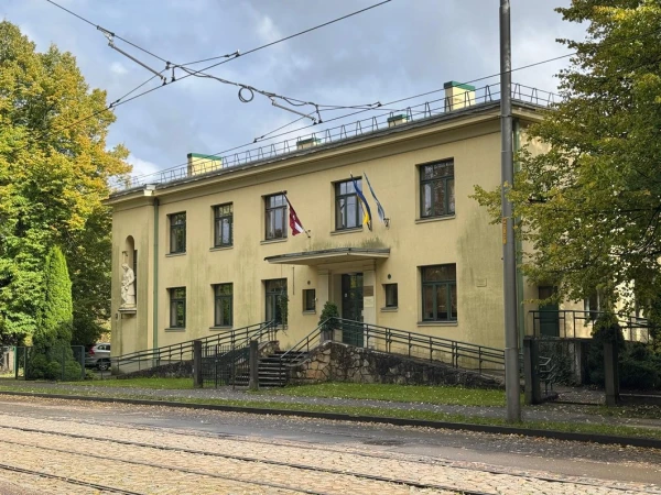 Gāzes noplūdes dēļ Rīgā evakuēti bērni no bērnudārza «Madariņa»
