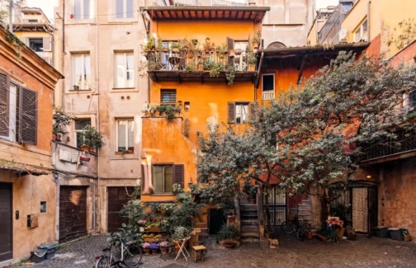 Жизнь в античных городах довольно-таки стесненная.