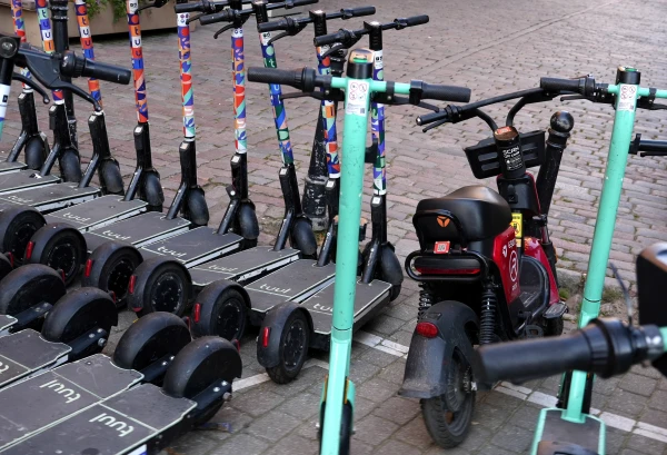 Pārbaudīt nav iespējams, sodīt nevar — likumā par ceļu satiksmi ir nepilnības