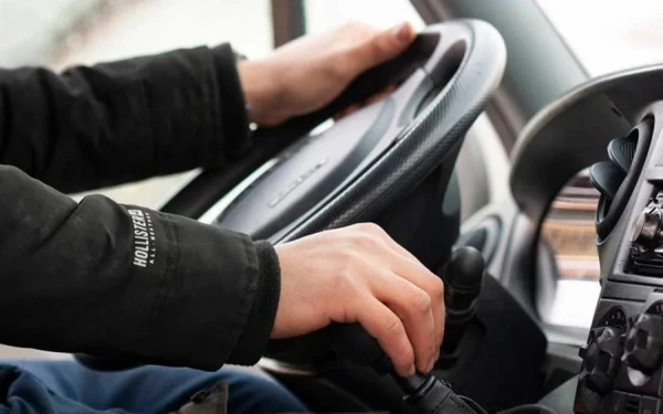 Vadītājs klausās radio krievu valodā!» Signāls Rīgas satiksmē