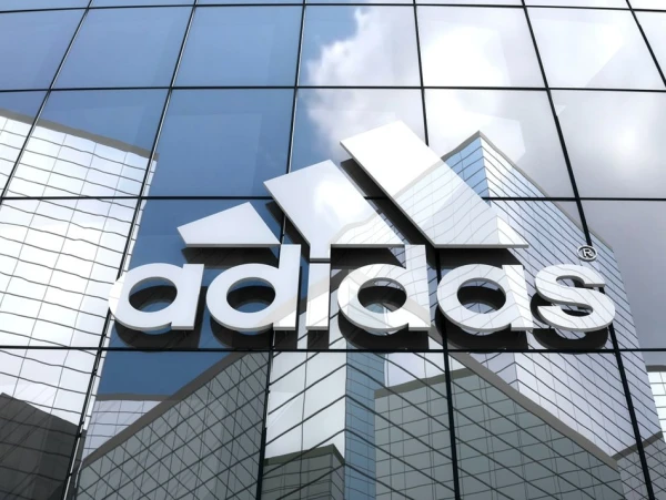 Turcijā Adidas sodīts gandrīz par 100 miljoniem ASV dolāru