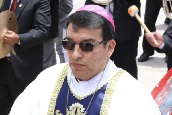 Святой отец попал в неприятную ситуацию.