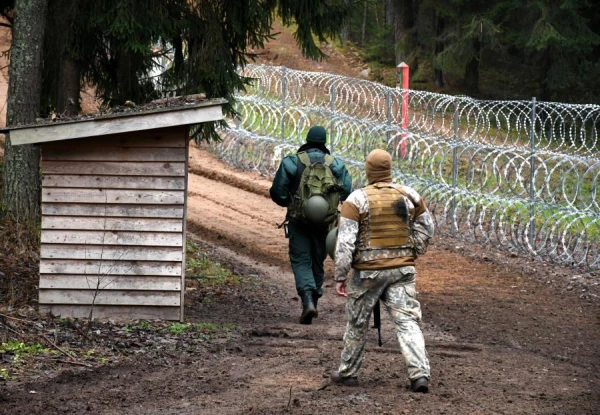Otrdien novērsti 77 cilvēku mēģinājumi nelikumīgi šķērsot Latvijas-Baltkrievijas robežu
