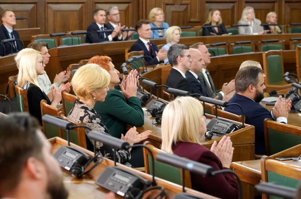 Saeimā sāks vētīt nākamā gada budžeta projektu ar 18 miljardu eiro tēriņiem un prāvu budžeta deficītu