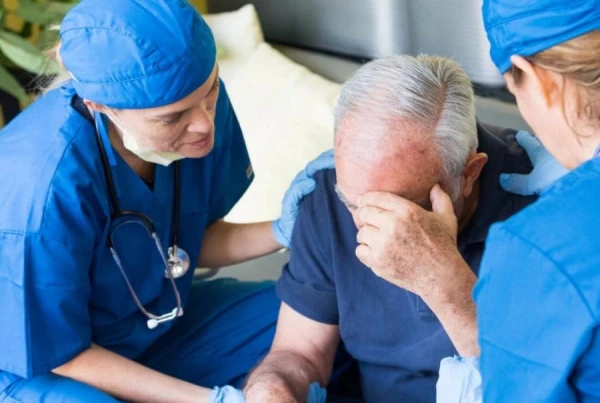 Veselība uz parādu - arvien vairāk Latvijas iedzīvotāju apmaksā medicīniskos pakalpojumus uz nomaksu
