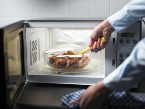 Mikroviļņu krāsns un produkti: 6 lietas, kuras kategoriski nedrīkst sildīt