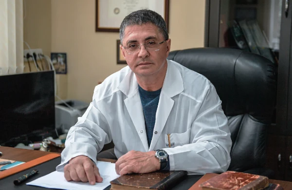 Doktors Mjasņikovs nosauca atšķirību vēža ārstēšanā Krievijā un ASV