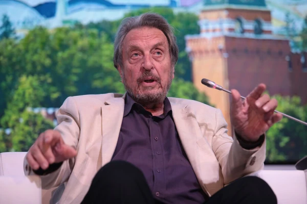 Ilona Maska tēvs Errols salīdzināja Maskavu ar Vašingtonu un Londonu