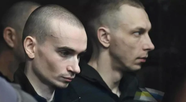 28-летний Роман Недоступа и еще один украинский пленный из батальона «Айдар» на оглашении приговора в Южном окружном военном суде Ростова-на-Дону.