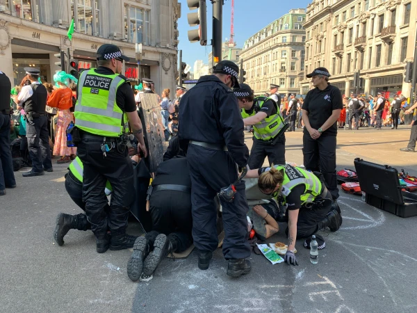 Londonas policija turpmāk neizmeklēs «nenoziedzīga naida incidentus»