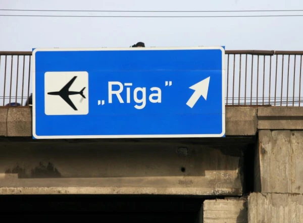 Rīgas lidostā uz laiku apturēta lidmašīnu pacelšanās un nolaišanās