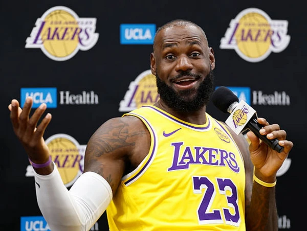 Pēc LeBron James debijas NBA ir dzimuši 83 pašreizējie līgas spēlētāji