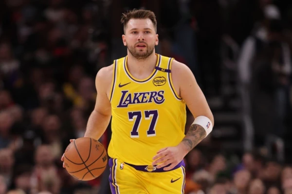 NBA. Luka Dončič izdarīja to, ko pēdējo reizi izdevās leģendārajam Maiklam Džordanam pirms 36 gadiem