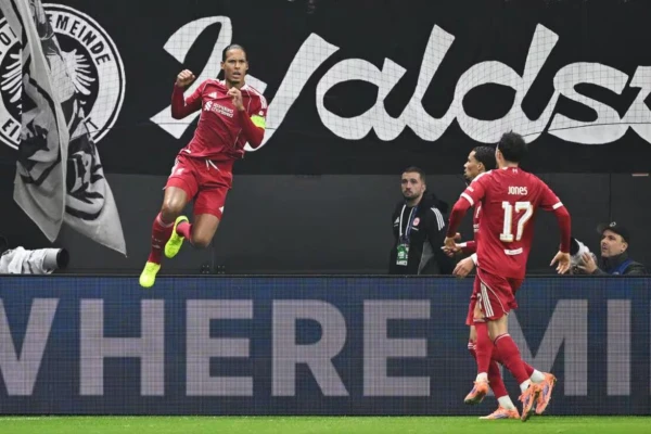 Čempionu līga. «Liverpool» sagrāva «Eintracht» un pārtrauca neveiksmju sēriju