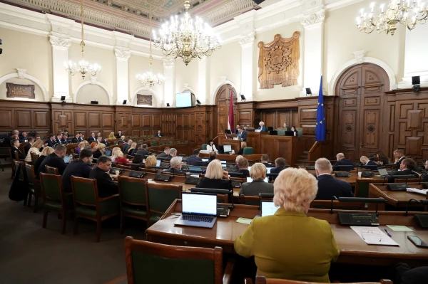 Debatēs Saeimā par valsts valodas stāvokli uzsver nepieciešamību kopt un vairāk izmantot latviešu valodu