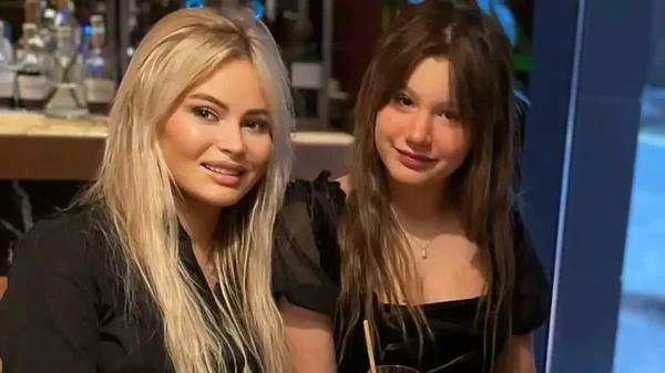 Полина уже больше не мамина любимица.