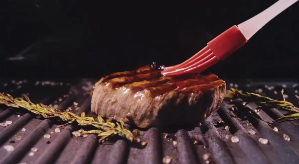 Vai jūs zināt marinādi no 2 produktiem, kas piemērota jebkura veida gaļai?