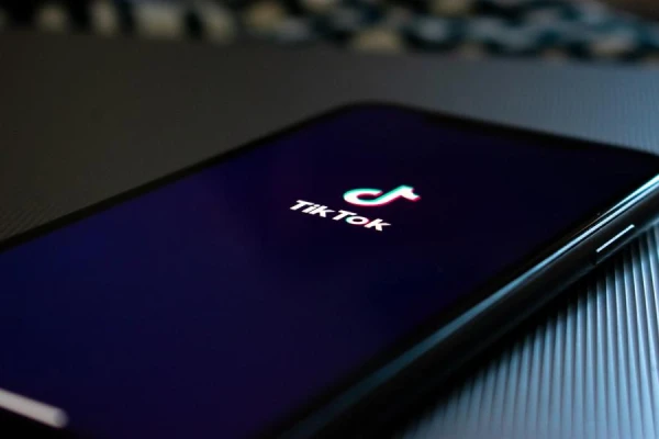 Eiropas Komisija konstatējusi pārkāpumus Tiktok, Facebook un Instagram