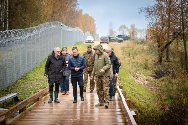 Ministrs slavē žogu uz robežas, komentētāji to salīdzina ar zemi