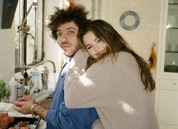 Selēnas Gomes virtuve: mājīgums bez pārmērības un dārga dizaina