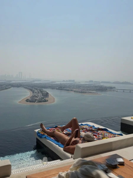 Arinas Sobolenko draugs parādīja, kā pirmā pasaules rakete atpūtās Dubaijā pirms WTA Fināla čempionāta