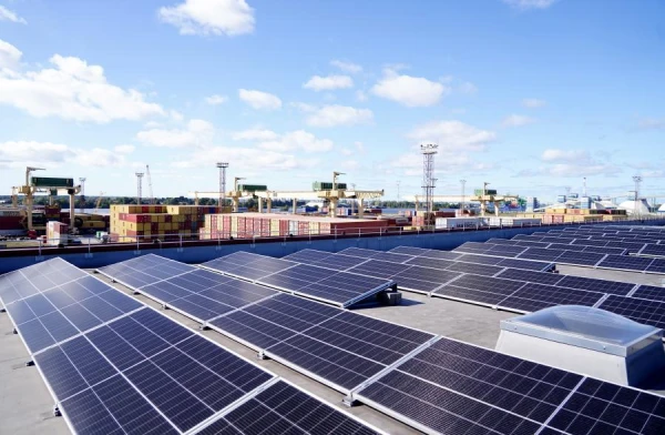 Un ietaupīsim, un sasildīsimies? - Valsts piešķirs naudu saules paneļu uzstādīšanai daudzdzīvokļu mājās