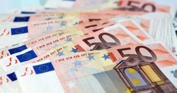 Domājāt, ka nevienam neko neesat parādā? Aprēķināts, cik valsts parāda ir uz katru iedzīvotāju Latvijā