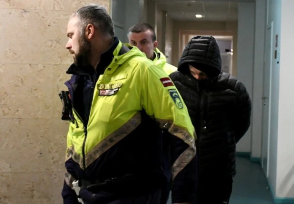 Tiesa palielinājusi sodus Jūstinas Reinikovas tēvam un pamātei: viņiem piespriesti 23 un 20 gadi cietumā