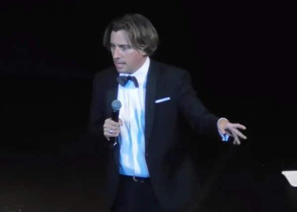 Galkins dzied ne tikai latviešu valodā - viņš dziedāja ukraiņu valodā slēgtā ballītē ar Lobodu