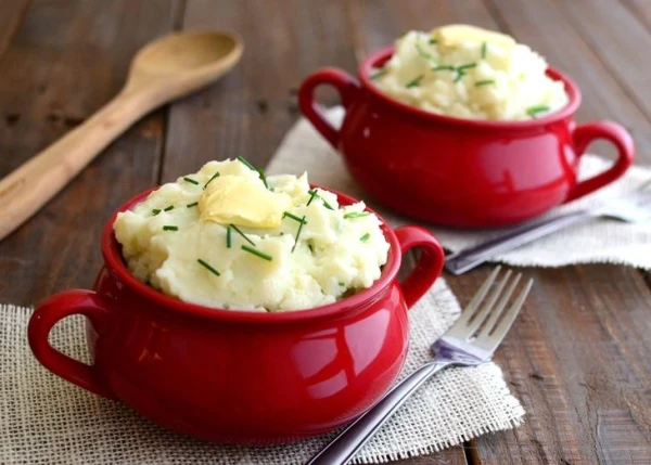 Ir tikai 3 veidi, kā lietderīgi pagatavot kartupeļus — eksperte novērtēja katru