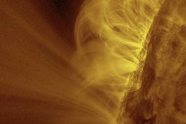 Uz Saules atsākās spēcīgas uzliesmojumi