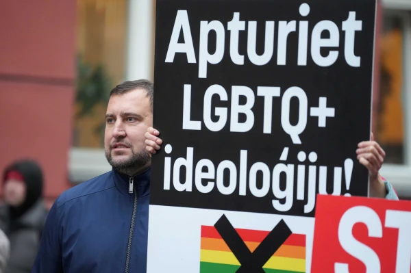 Противники конвенции провели пикет у здания Сейма.