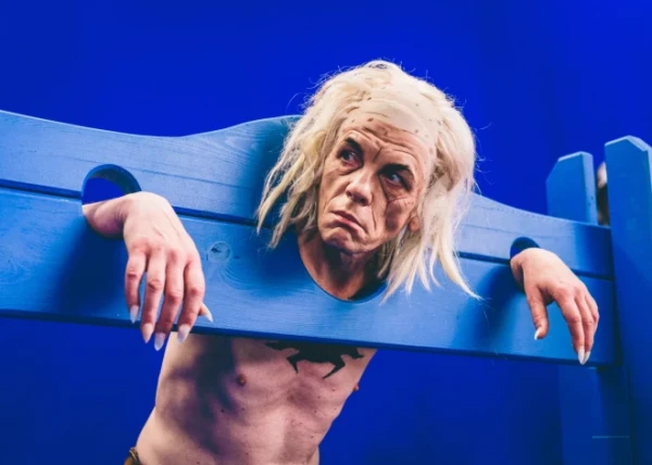 Bijušais premjerministrs Einar Repše spēlēja vilkati un nosauca filmēšanu par «sirds lietu»