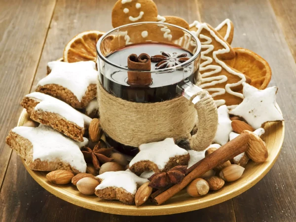 Pastiprināt vīna garšu un radīt ideālu pāri: ko pasniegt pie karstvīna