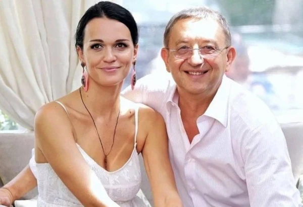 Господин Данилицкий жестоко обманул творческую супругу.