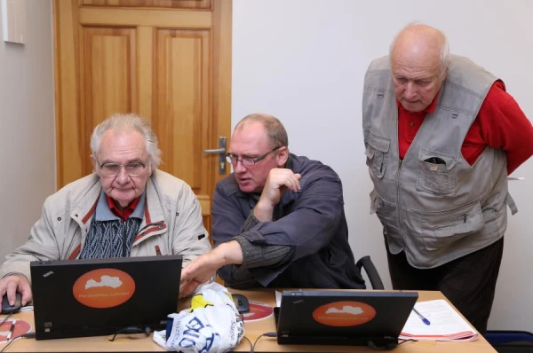 Vai ir iespējams sazināties daudzdzīvokļu mājas forumā krievu valodā?