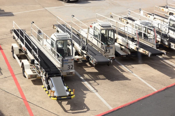 Hannoveres lidosta īslaicīgi aptur reisus drona dēļ